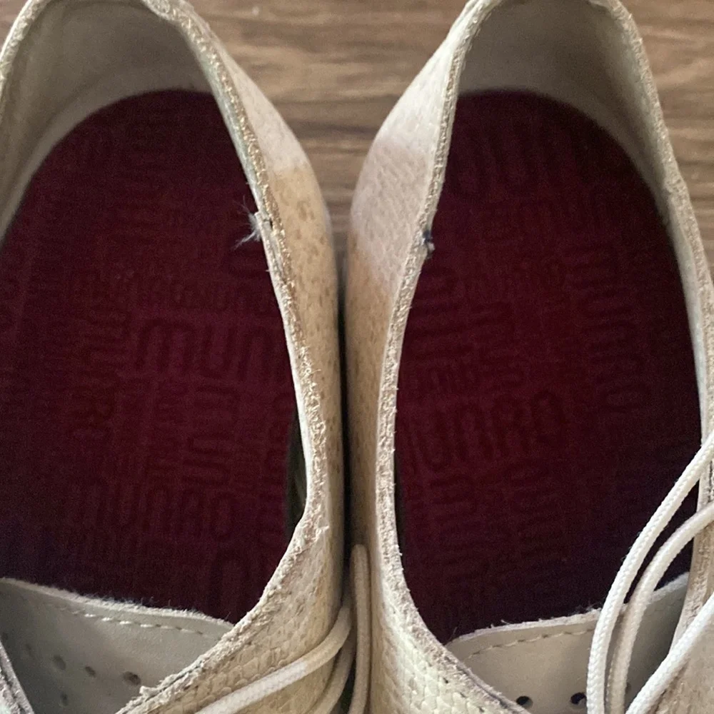 Munro Durell Beige Nubuck Perforated Oxford Shoes Size 8 W academia preppy comfy